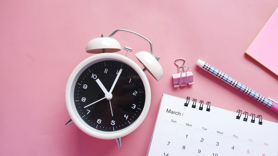 Alarm clock for fixing sleep schedule